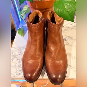 Bussola Tan Leather Chukka Boots